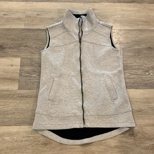 Betsey Johnson mock tunnel neck performance vest medium